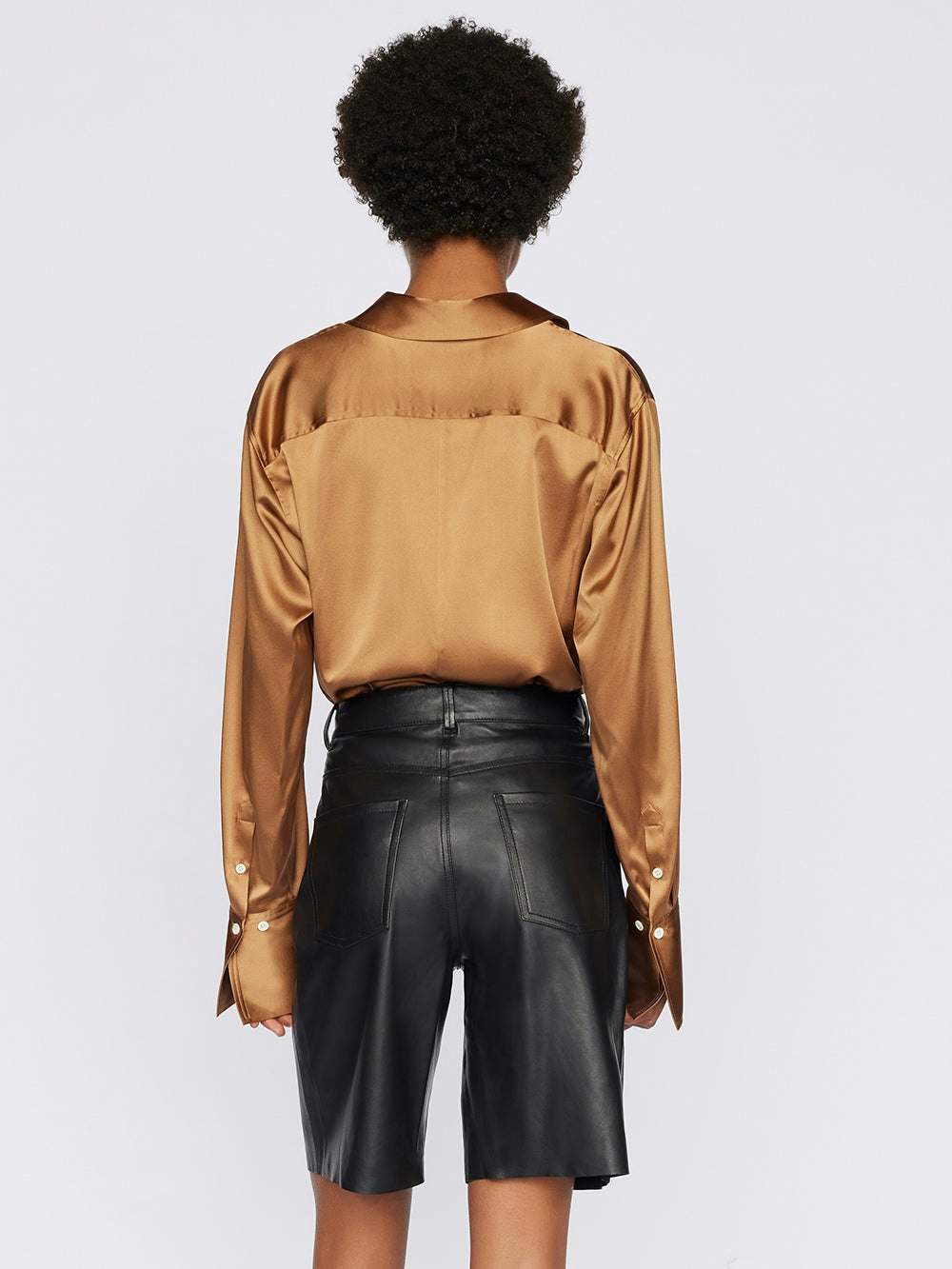shirt back view alt:fit2